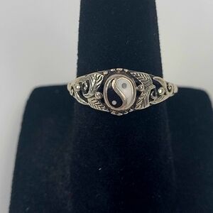 Vtg Yin Yang Sterling Silver Ring~Enameled~Vine Leaves~Size 5.25
